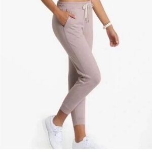 Vuori Women's performance joggers size XS Soft Pink EUC